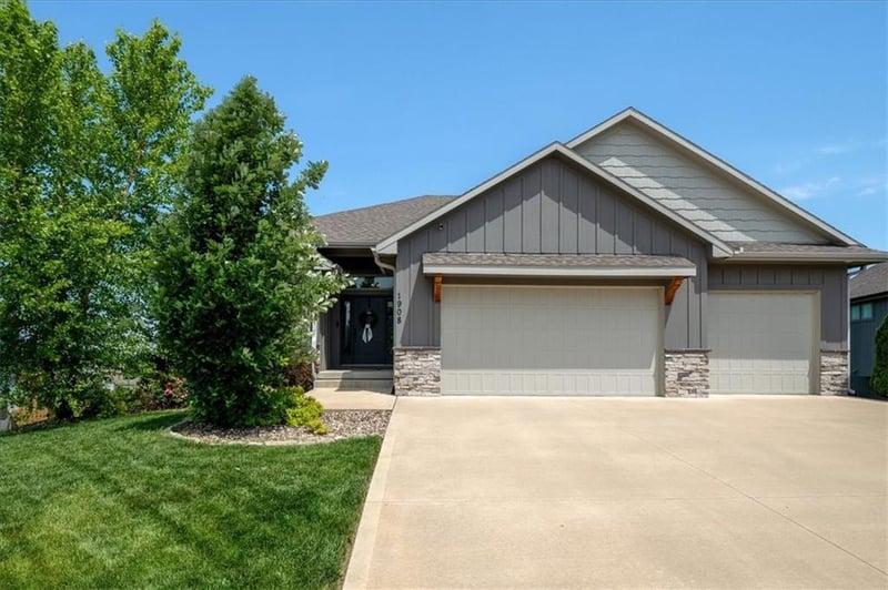 1908 Catalina Ave, Lee's Summit, MO 64064