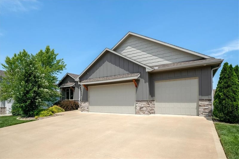 1908 Catalina Ave, Lee's Summit, MO 64064