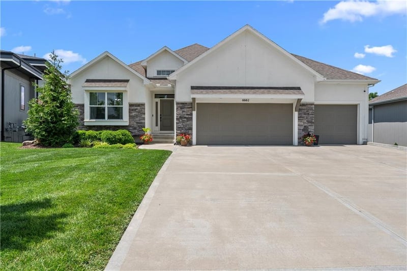 8882 Mccoy St, Lenexa, KS 66227