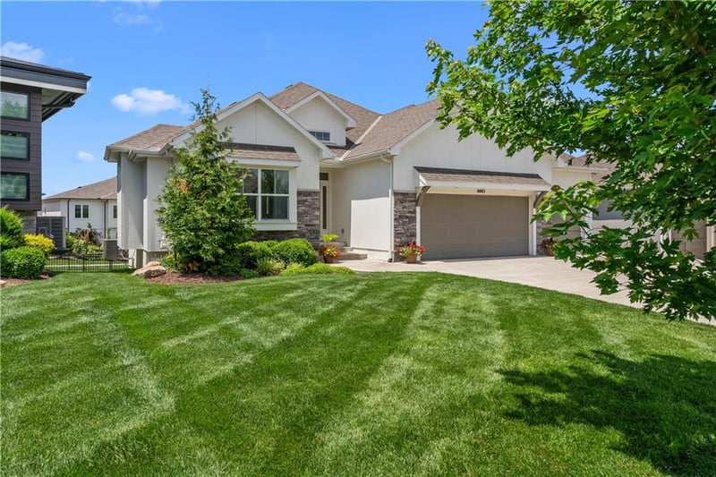 8882 Mccoy St, Lenexa, KS 66227