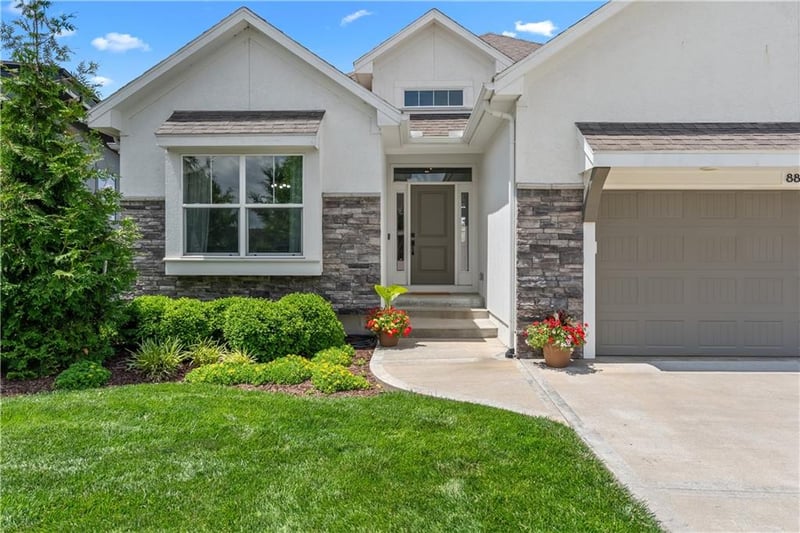 8882 Mccoy St, Lenexa, KS 66227