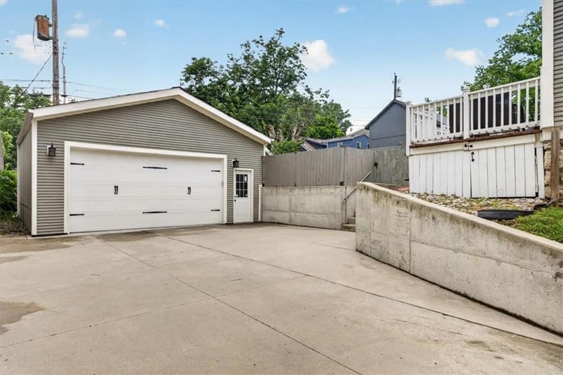 37 53rd St, Kansas City, MO 64112