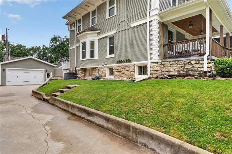 37 53rd St, Kansas City, MO 64112