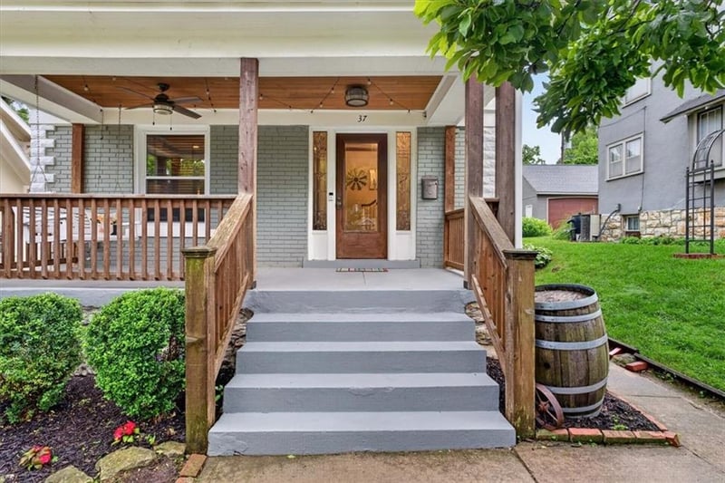 37 E 53rd St, Kansas City, MO 64112