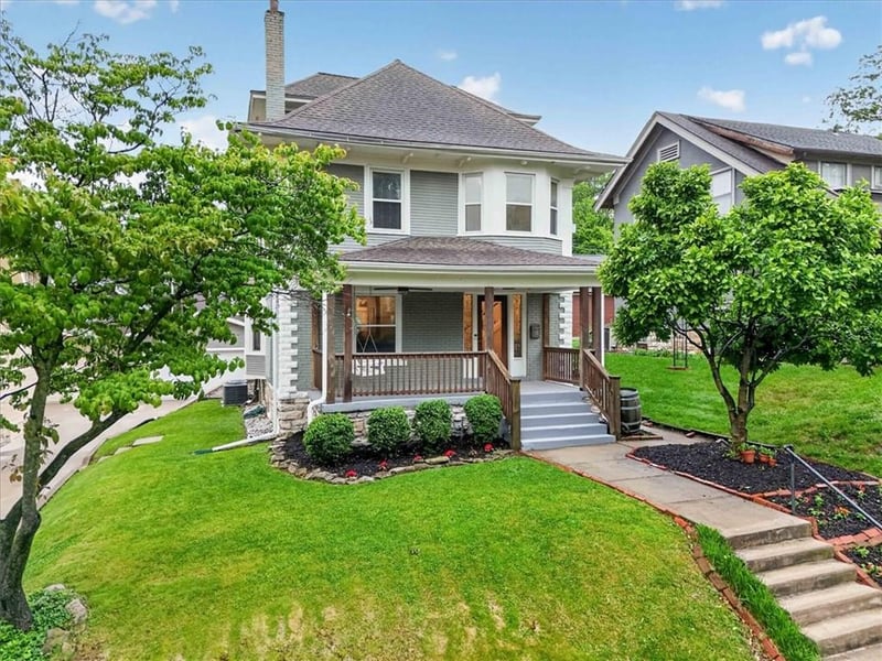 37 E 53rd St, Kansas City, MO 64112