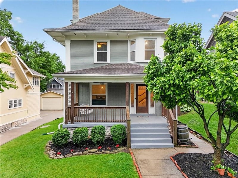 37 E 53rd St, Kansas City, MO 64112