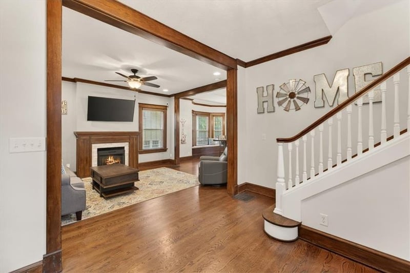37 E 53rd St, Kansas City, MO 64112