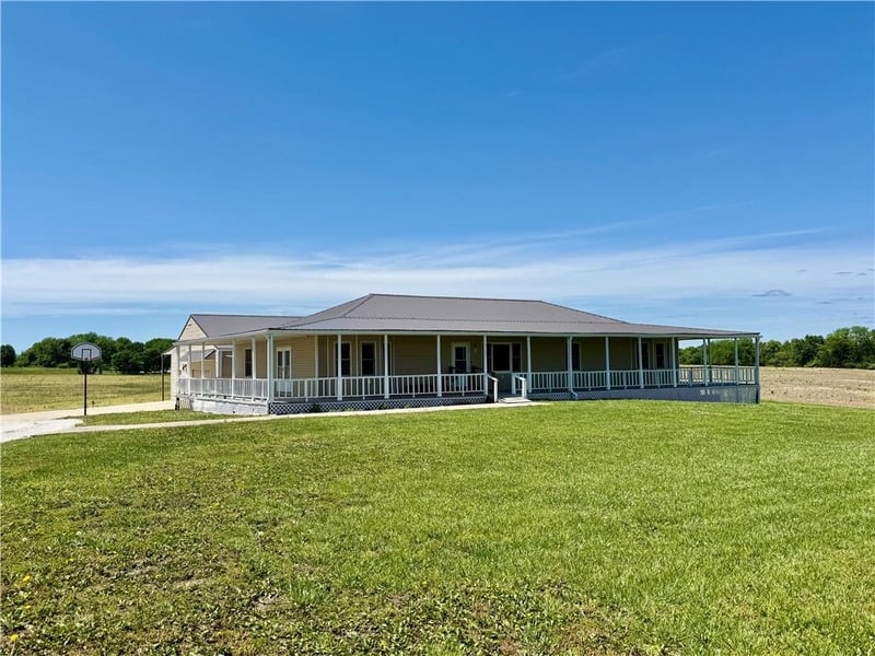 12356 Elkhorn Rd, Rayville, MO 64084