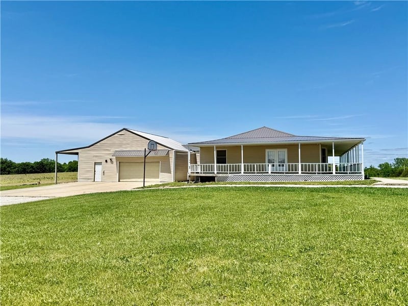 12356 Elkhorn Rd, Rayville, MO 64084