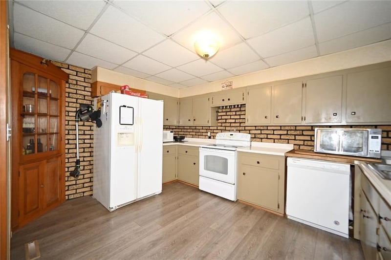 4053 Askew Ave, Kansas City, MO 64117