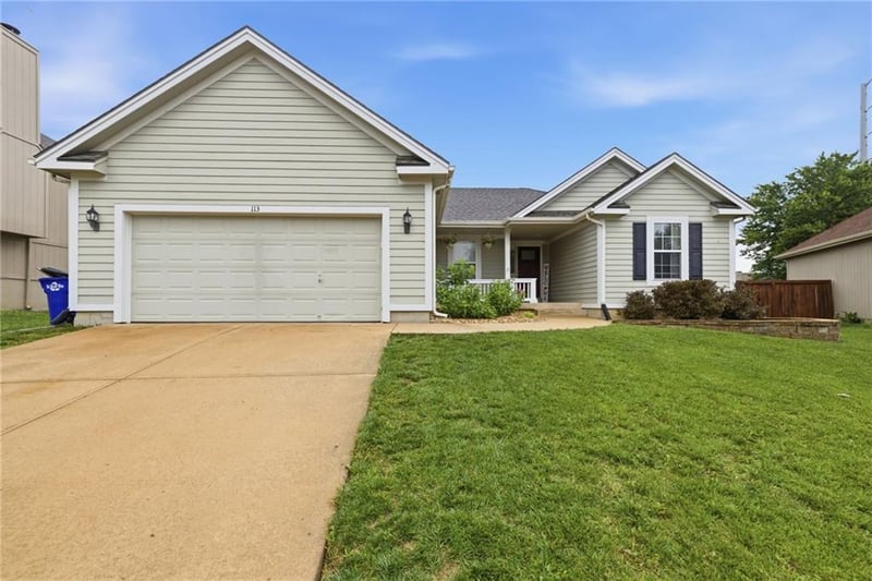 113 Cedar Hills St, Olathe, KS 66061