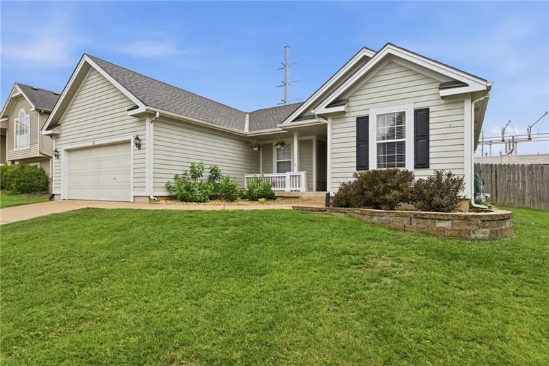 113 Cedar Hills St, Olathe, KS 66061