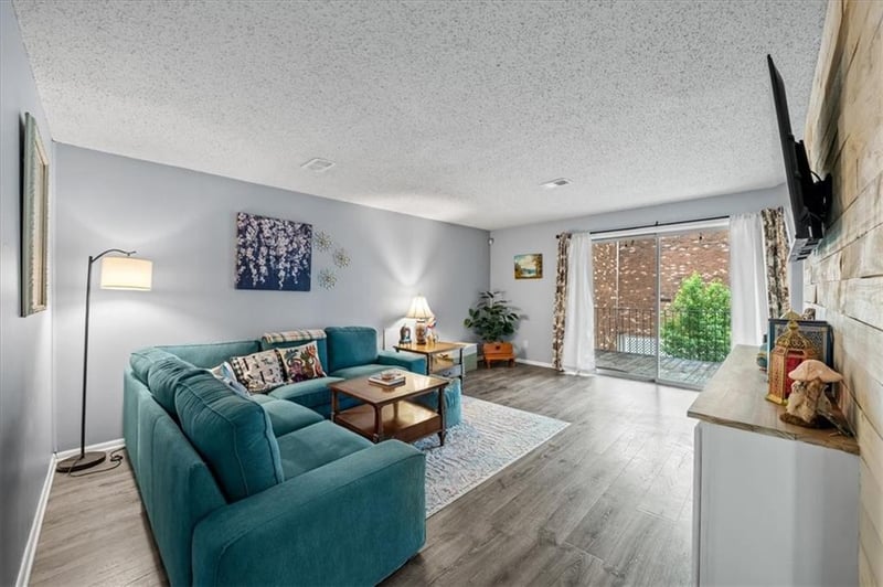 10104 96th St #C, Overland Park, KS 66212