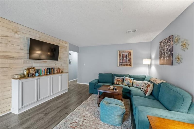 10104 96th St #C, Overland Park, KS 66212