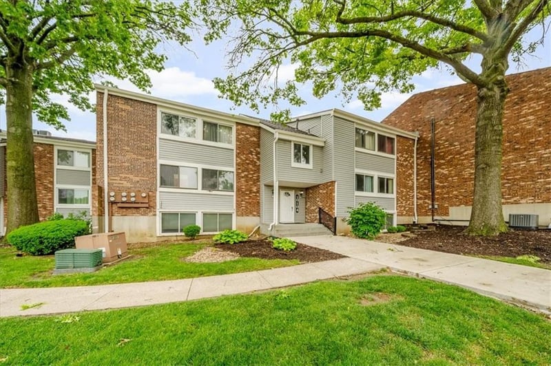 10104 96th St #C, Overland Park, KS 66212