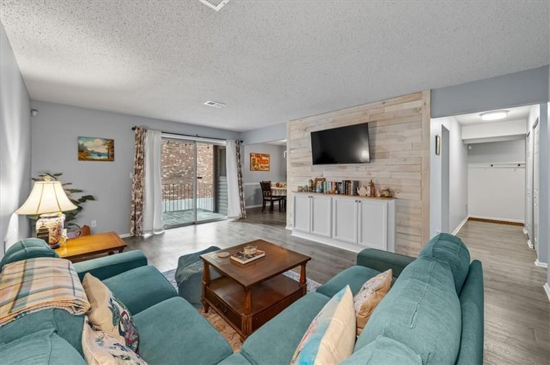 10104 96th St #C, Overland Park, KS 66212
