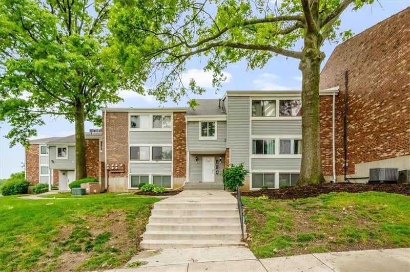 10104 96th St #C, Overland Park, KS 66212