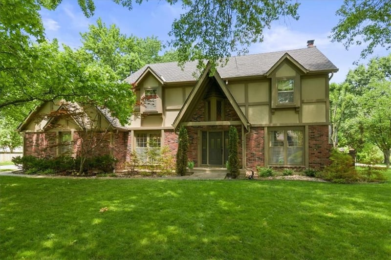3613 Blue Jacket Dr, Lee's Summit, MO 64064