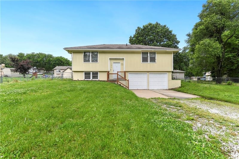 15810 Valentine St, Belton, MO 64012