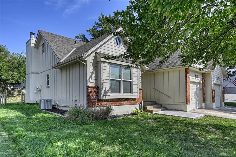 749 Claremont St, Lee's Summit, MO 64063