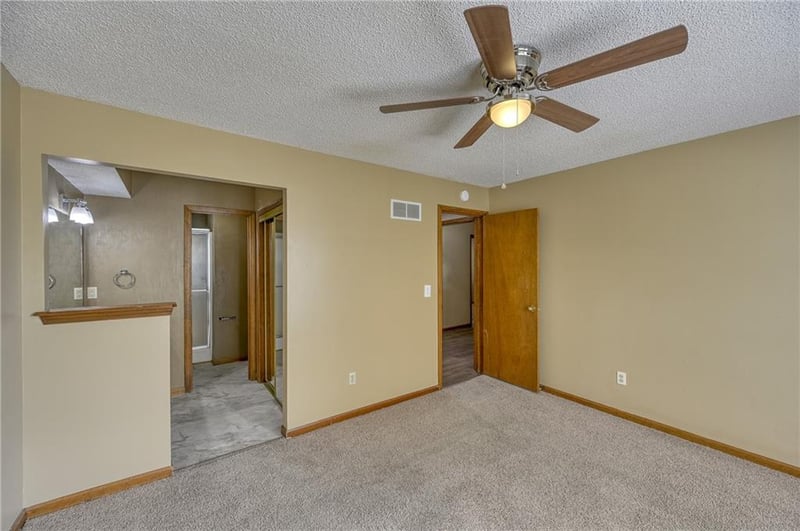 749 Claremont St, Lee's Summit, MO 64063