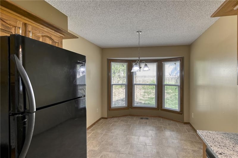 749 Claremont St, Lee's Summit, MO 64063