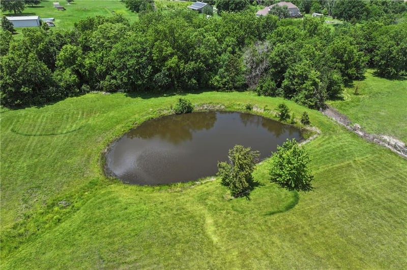 26966 Willow Dr, Paola, KS 66071