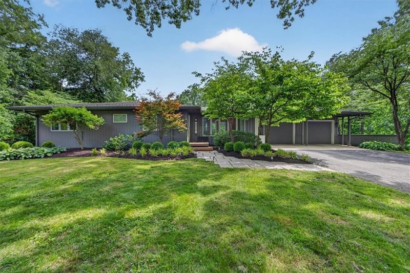 8606 Belinder Rd, Leawood, KS 66206