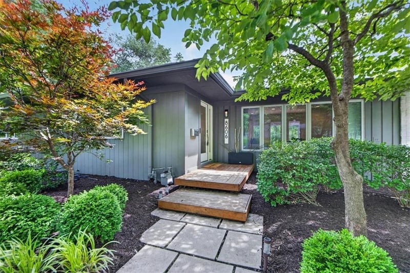 8606 Belinder Rd, Leawood, KS 66206