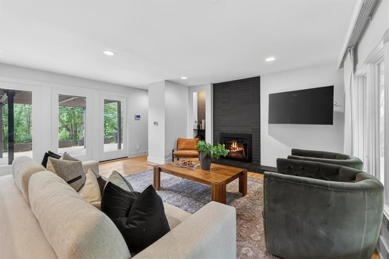 8606 Belinder Rd, Leawood, KS 66206