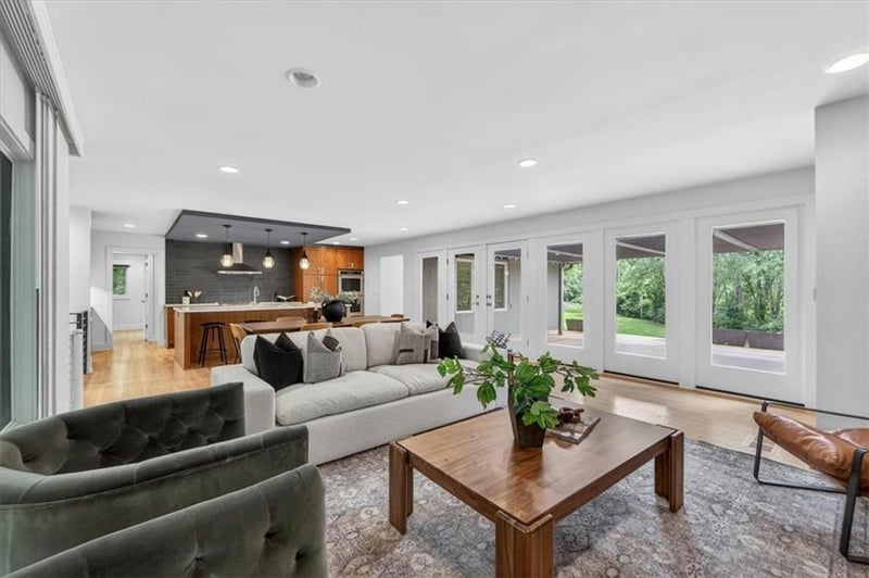 8606 Belinder Rd, Leawood, KS 66206