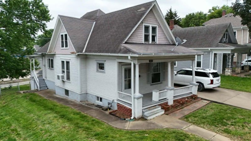 1319 22nd St, St Joseph, MO 64507