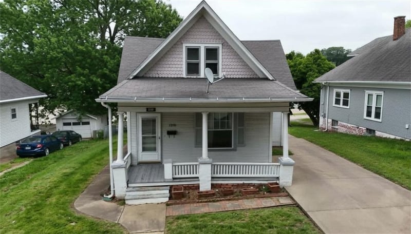 1319 22nd St, St Joseph, MO 64507