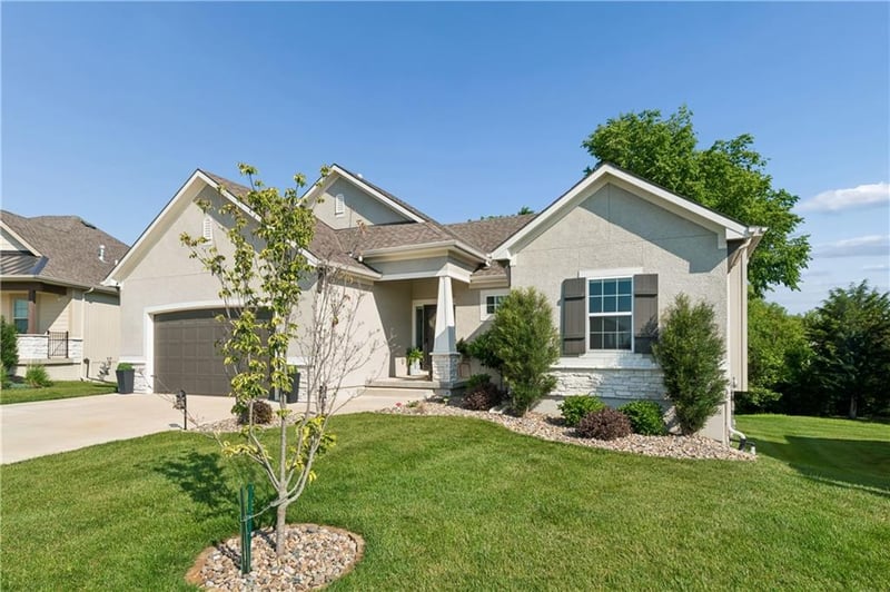 1008 Churchill Cir, Raymore, MO 64083