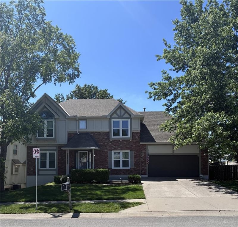 401 97th Ter, Kansas City, MO 64155
