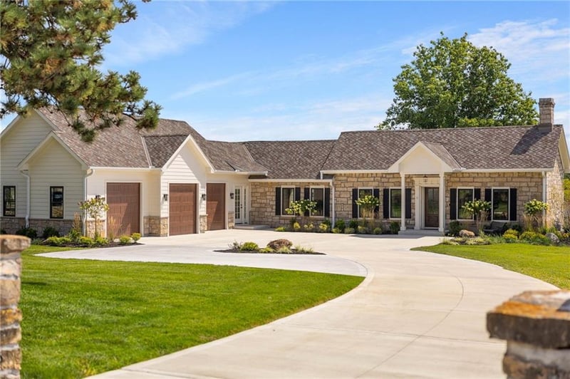 12811 71st St, Shawnee, KS 66216