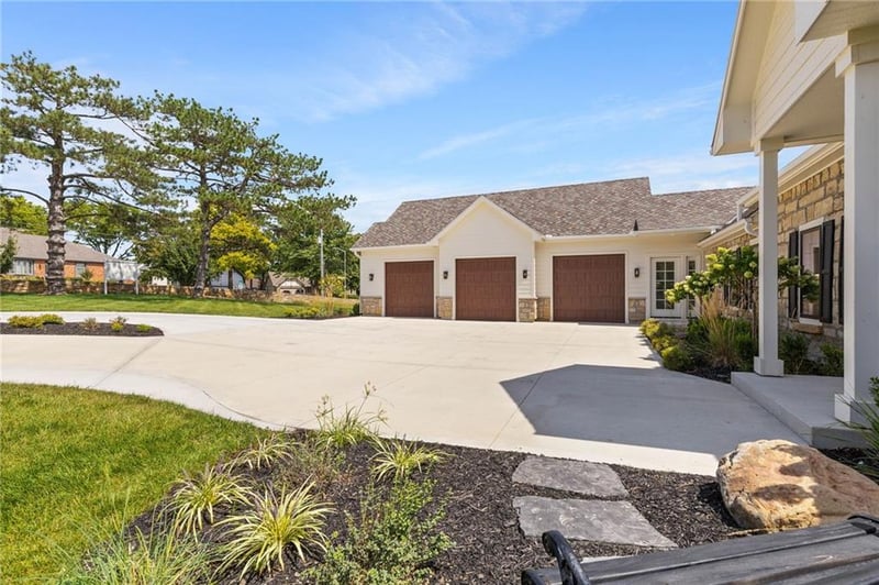 12811 71st St, Shawnee, KS 66216