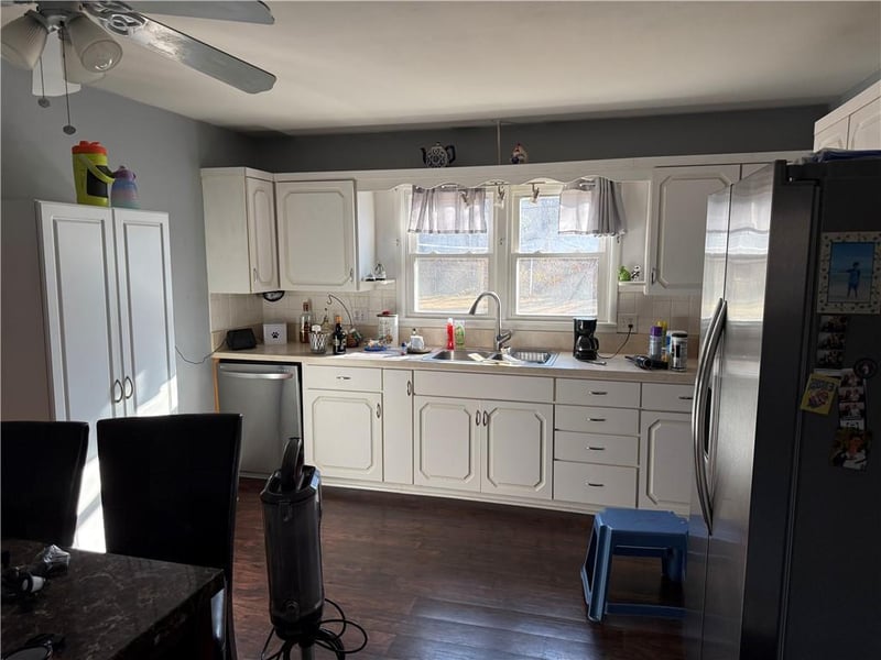3701 74th St, Prairie Village, KS 66208