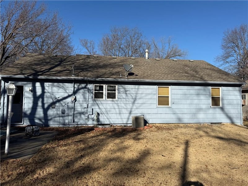 3701 74th St, Prairie Village, KS 66208