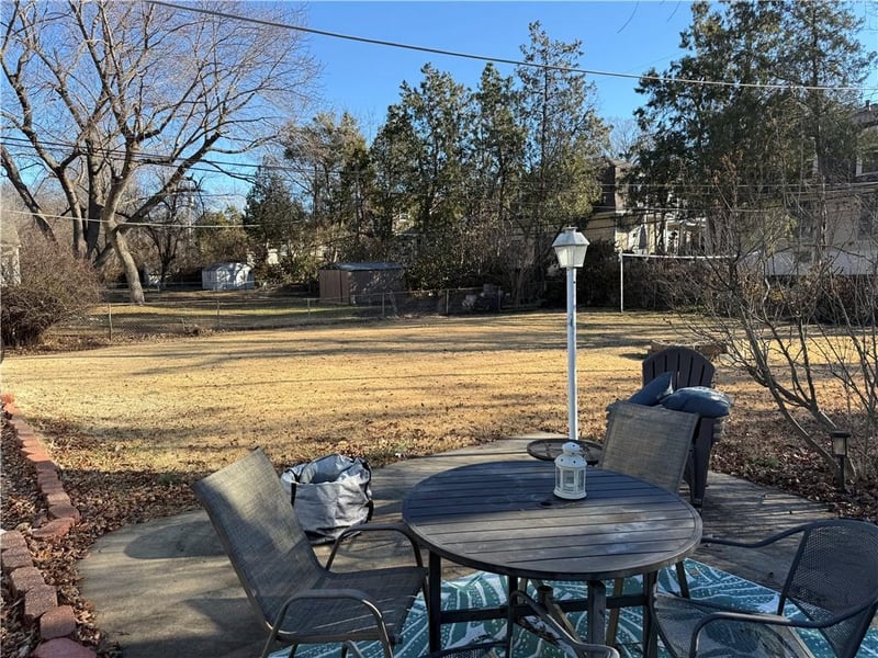 3701 74th St, Prairie Village, KS 66208
