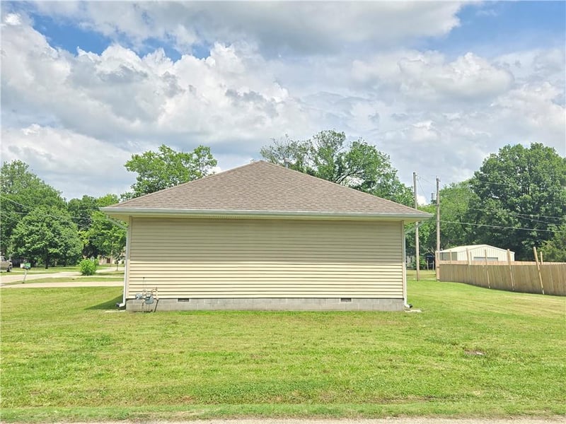 817 Park St, Cherryvale, KS 67335