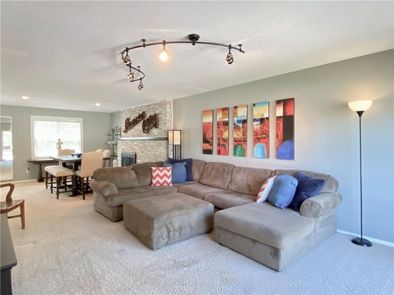 8502 84th St, Overland Park, KS 66212