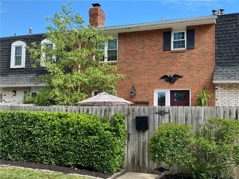 8502 84th St, Overland Park, KS 66212