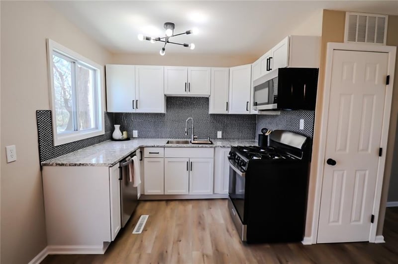5151 Winchester Ave, Kansas City, MO 64119