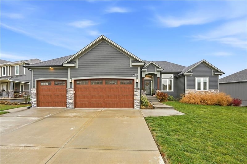1219 Heartland Ave, Independence, MO 64056