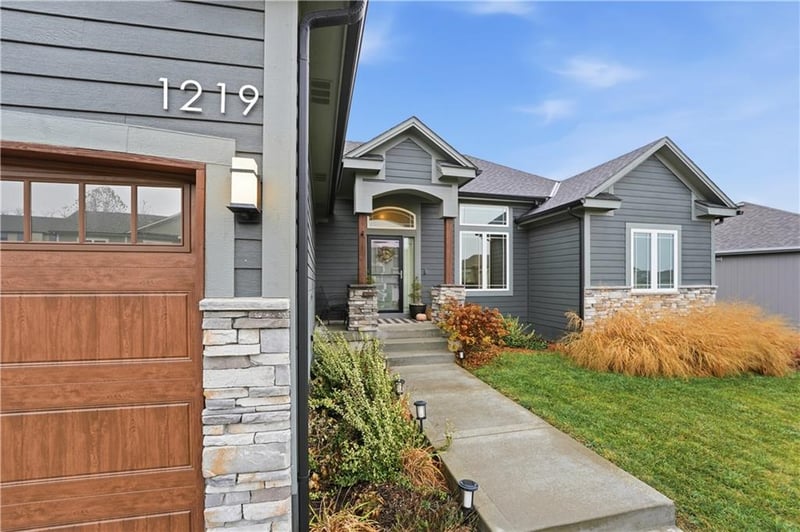 1219 Heartland Ave, Independence, MO 64056