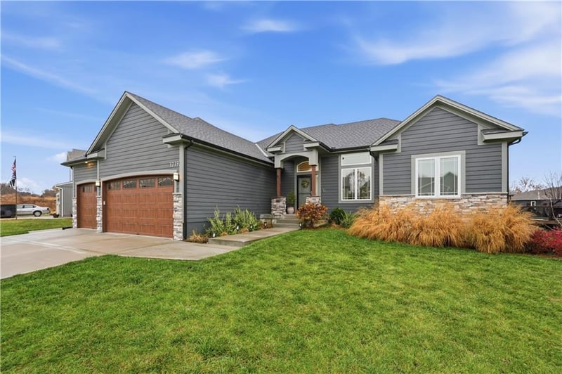 1219 Heartland Ave, Independence, MO 64056