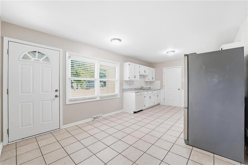 208 Mcclendon Dr, Lee's Summit, MO 64081