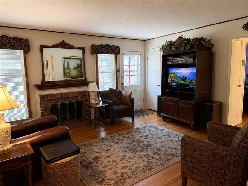 9708 England Dr, Overland Park, KS 66212
