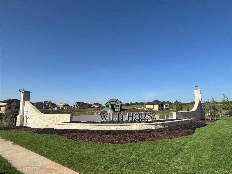 9706 175th Ter, Overland Park, KS 66221